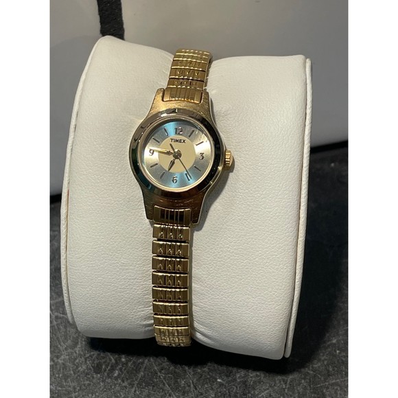 Ladies Gold Tone Timex Watch - New Battery - Picture 2 of 3